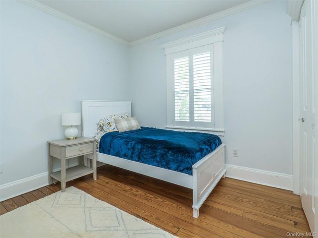 28 Monroe Street, Port Washington, NY 11050