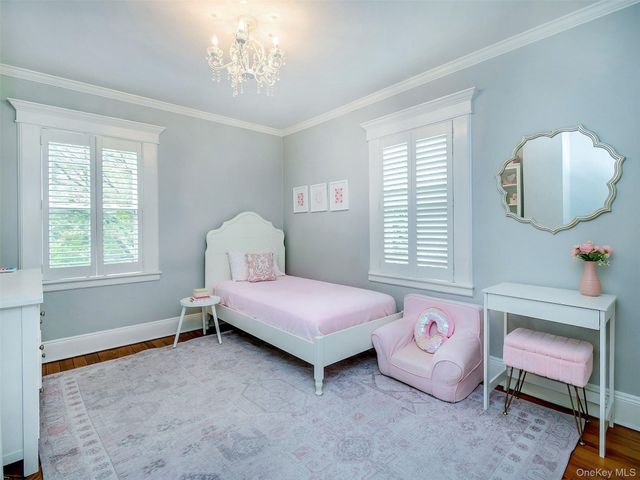 28 Monroe Street, Port Washington, NY 11050