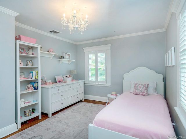 28 Monroe Street, Port Washington, NY 11050