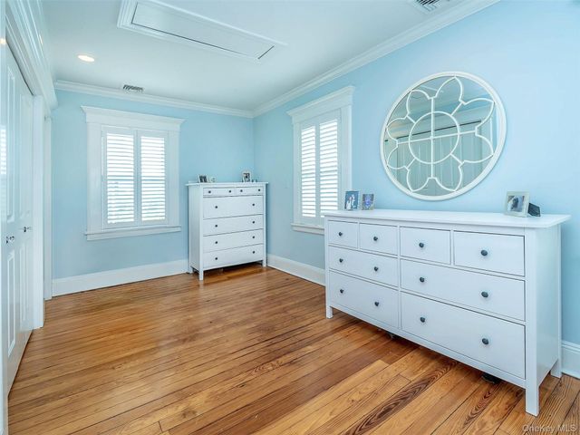 28 Monroe Street, Port Washington, NY 11050