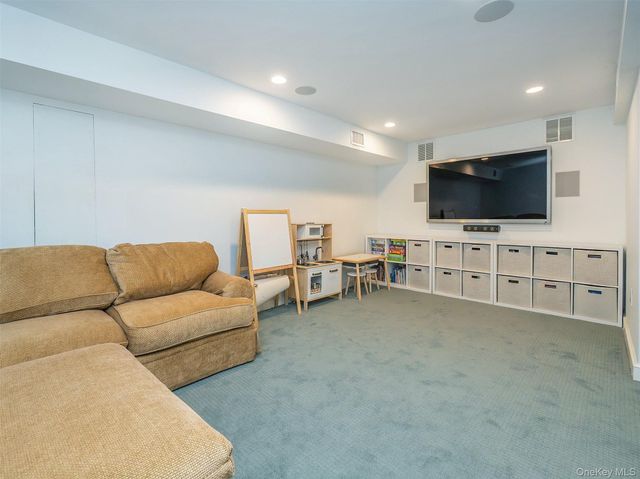 28 Monroe Street, Port Washington, NY 11050