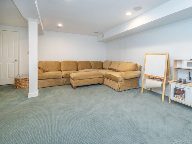 28 Monroe Street, Port Washington, NY 11050