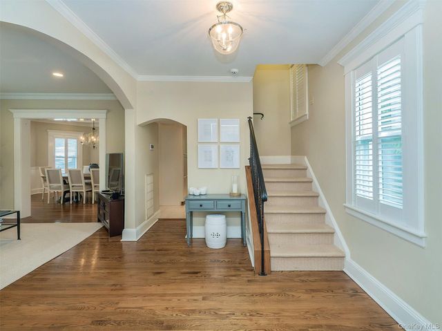 28 Monroe Street, Port Washington, NY 11050