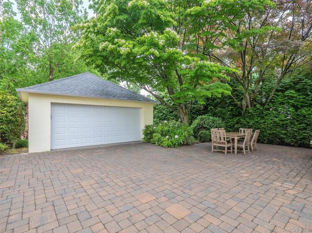 28 Monroe Street, Port Washington, NY 11050