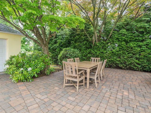 28 Monroe Street, Port Washington, NY 11050