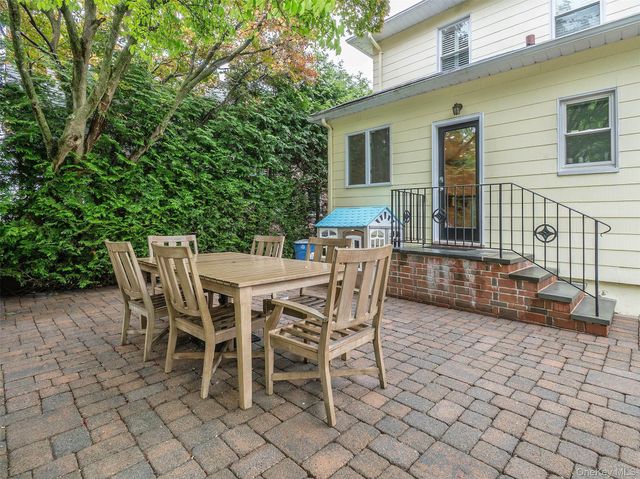 28 Monroe Street, Port Washington, NY 11050