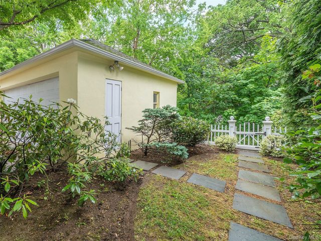 28 Monroe Street, Port Washington, NY 11050