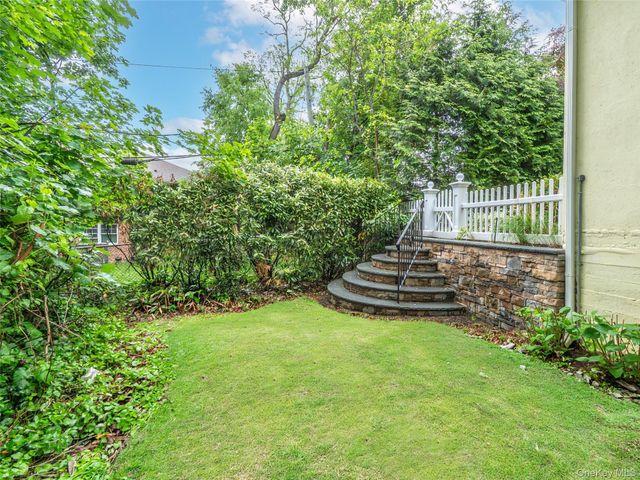 28 Monroe Street, Port Washington, NY 11050