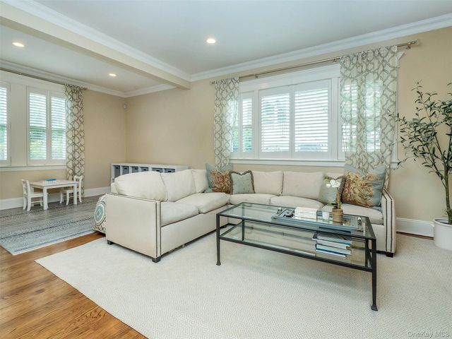 28 Monroe Street, Port Washington, NY 11050