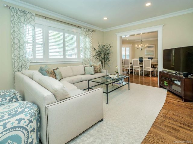 28 Monroe Street, Port Washington, NY 11050