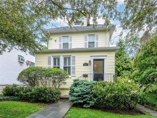 28 Monroe Street, Port Washington, NY 11050