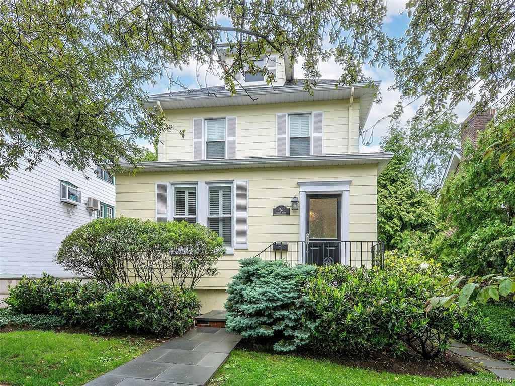 28 Monroe Street, Port Washington, NY 11050