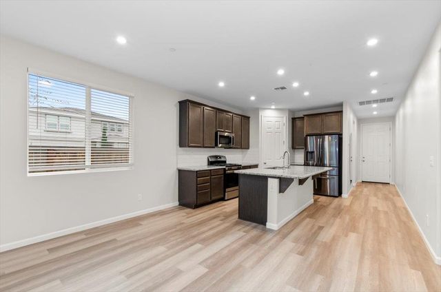 2052 Englebright Way, Plumas Lake, CA 95961