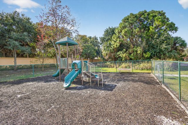 59 SE Palermo Court 106, Stuart, FL 34994