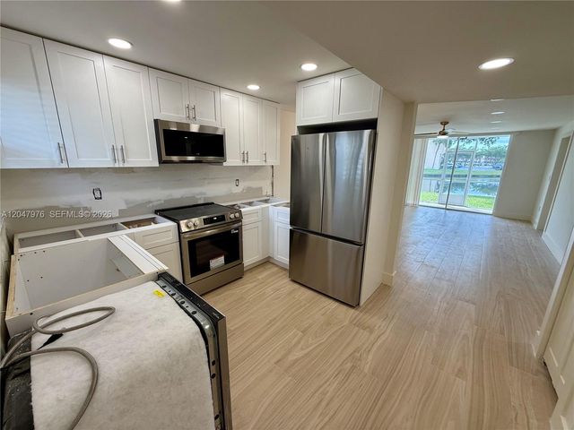 8600 Sunrise Lakes Boulevard 102, Sunrise, FL 33322