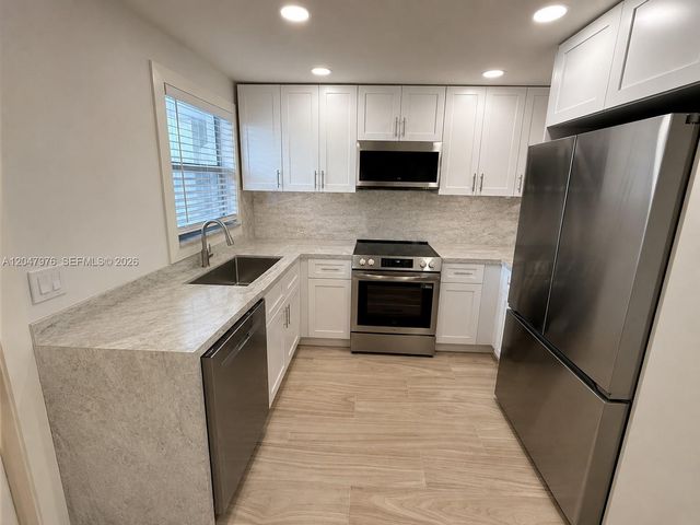 8600 Sunrise Lakes Boulevard 102, Sunrise, FL 33322