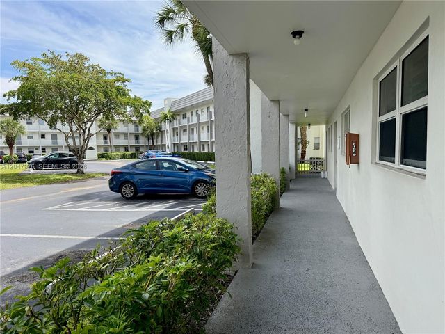 8600 Sunrise Lakes Boulevard 102, Sunrise, FL 33322