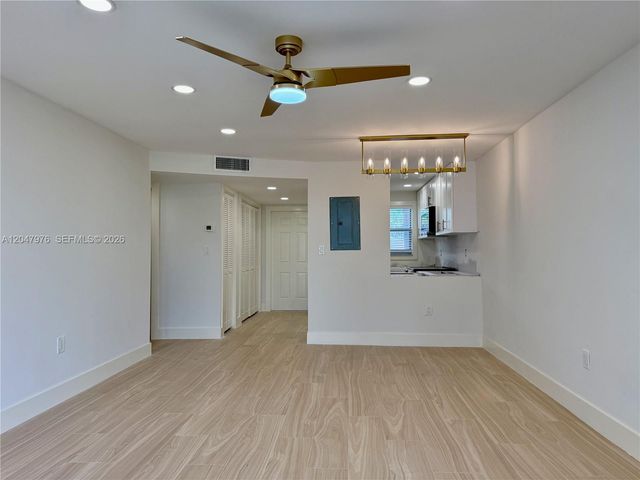 8600 Sunrise Lakes Boulevard 102, Sunrise, FL 33322