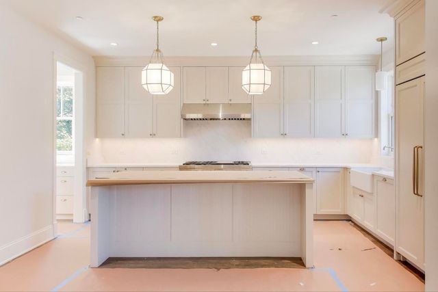 3902 N Hamilton Avenue, Chicago, IL 60618