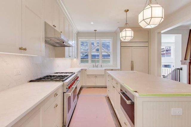 3902 N Hamilton Avenue, Chicago, IL 60618