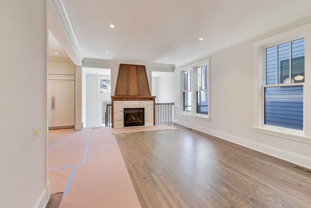 3902 N Hamilton Avenue, Chicago, IL 60618