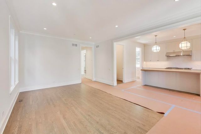 3902 N Hamilton Avenue, Chicago, IL 60618