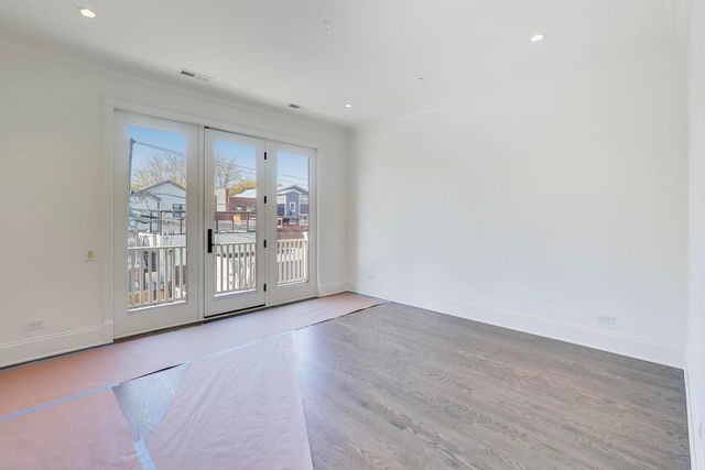 3902 N Hamilton Avenue, Chicago, IL 60618