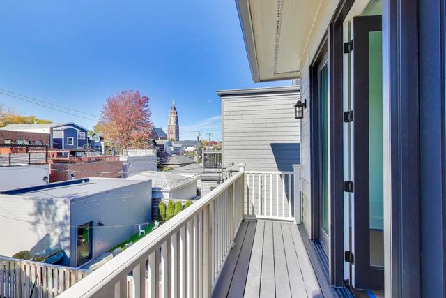 3902 N Hamilton Avenue, Chicago, IL 60618