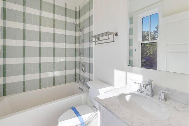 3902 N Hamilton Avenue, Chicago, IL 60618