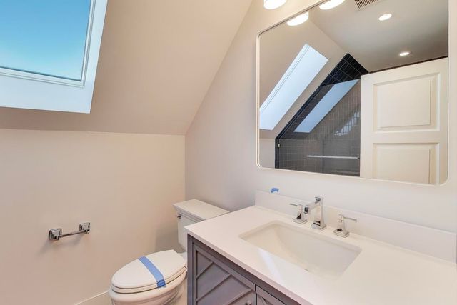 3902 N Hamilton Avenue, Chicago, IL 60618