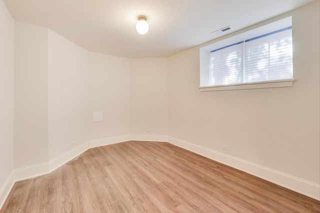 3902 N Hamilton Avenue, Chicago, IL 60618