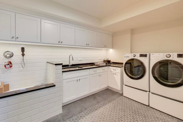 3902 N Hamilton Avenue, Chicago, IL 60618