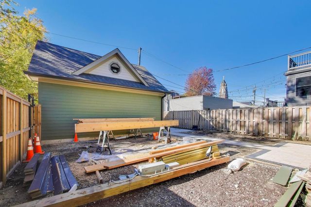 3902 N Hamilton Avenue, Chicago, IL 60618