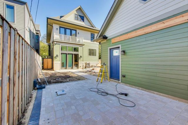 3902 N Hamilton Avenue, Chicago, IL 60618