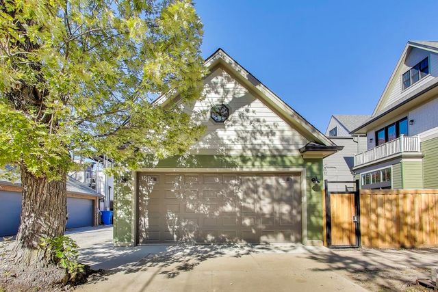 3902 N Hamilton Avenue, Chicago, IL 60618