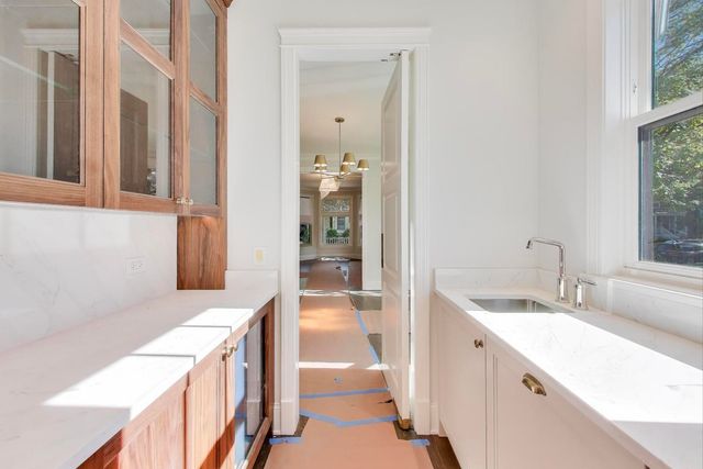 3902 N Hamilton Avenue, Chicago, IL 60618