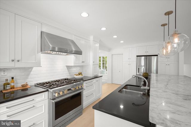 6204 REDWING CT, Bethesda, MD 20817