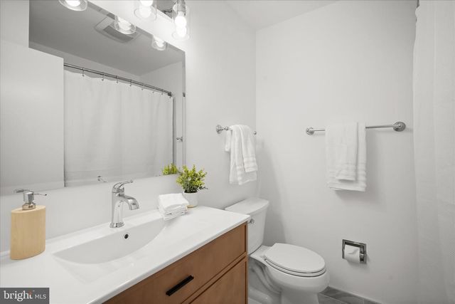 6204 REDWING CT, Bethesda, MD 20817