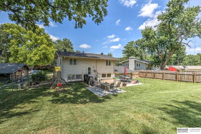 8569 Larimore Avenue, Omaha, NE 68134