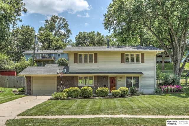 8569 Larimore Avenue, Omaha, NE 68134