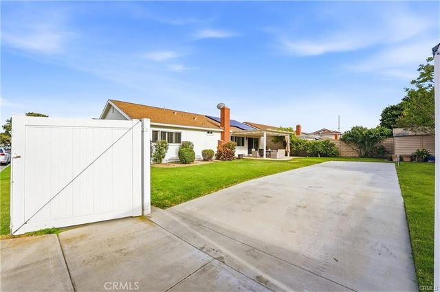17915 Santa Olivia, Fountain Valley, CA 92708