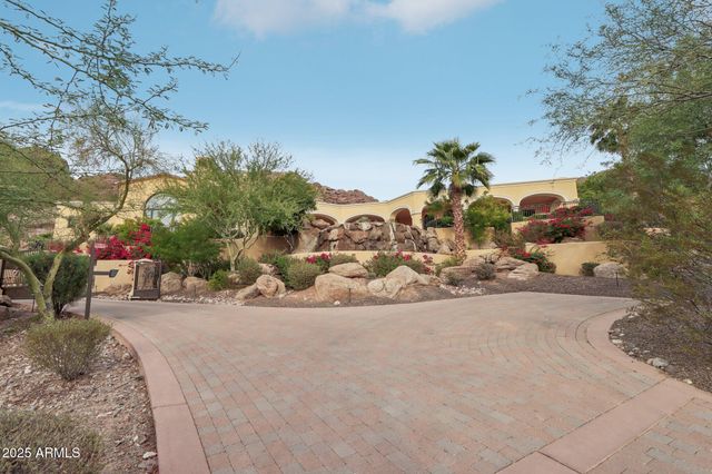 4836 E White Gates Drive, Phoenix, AZ 85018
