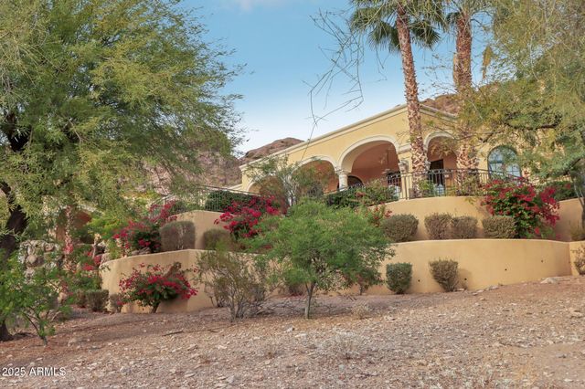 4836 E White Gates Drive, Phoenix, AZ 85018