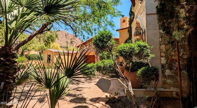 4836 E White Gates Drive, Phoenix, AZ 85018