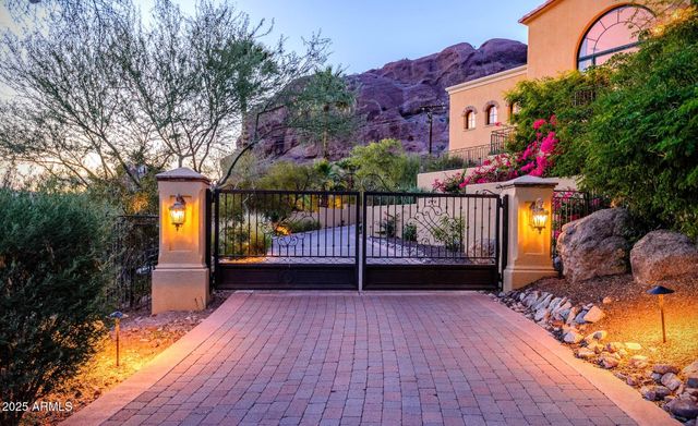 4836 E White Gates Drive, Phoenix, AZ 85018