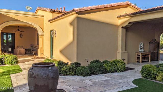 4836 E White Gates Drive, Phoenix, AZ 85018