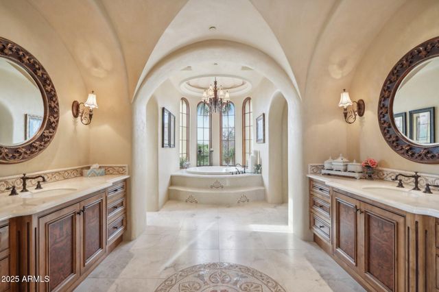 4836 E White Gates Drive, Phoenix, AZ 85018