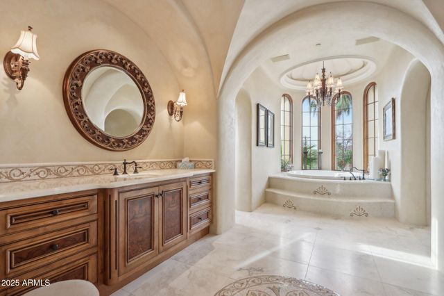 4836 E White Gates Drive, Phoenix, AZ 85018