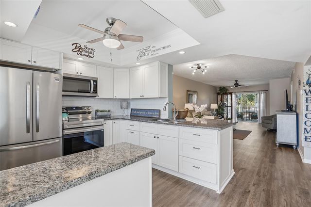 952 VIRGINIA STREET 202, Dunedin, FL 34698