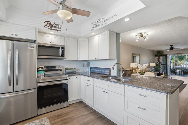 952 VIRGINIA STREET 202, Dunedin, FL 34698